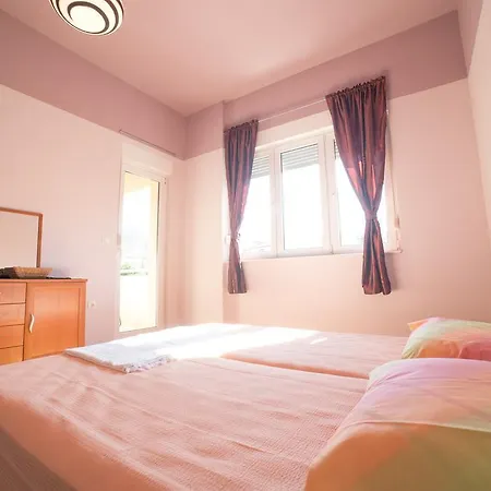 Ivor Apartment *