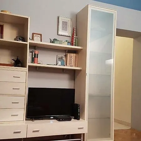 Ivor Apartment *