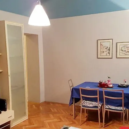 Ivor Apartment